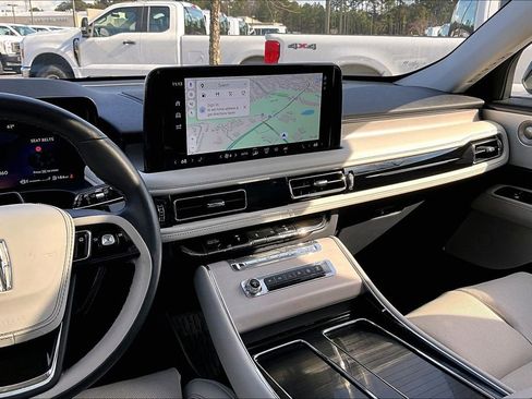 Certified 2025 Lincoln Aviator Reserve w/ Equipment Group 201A image 6