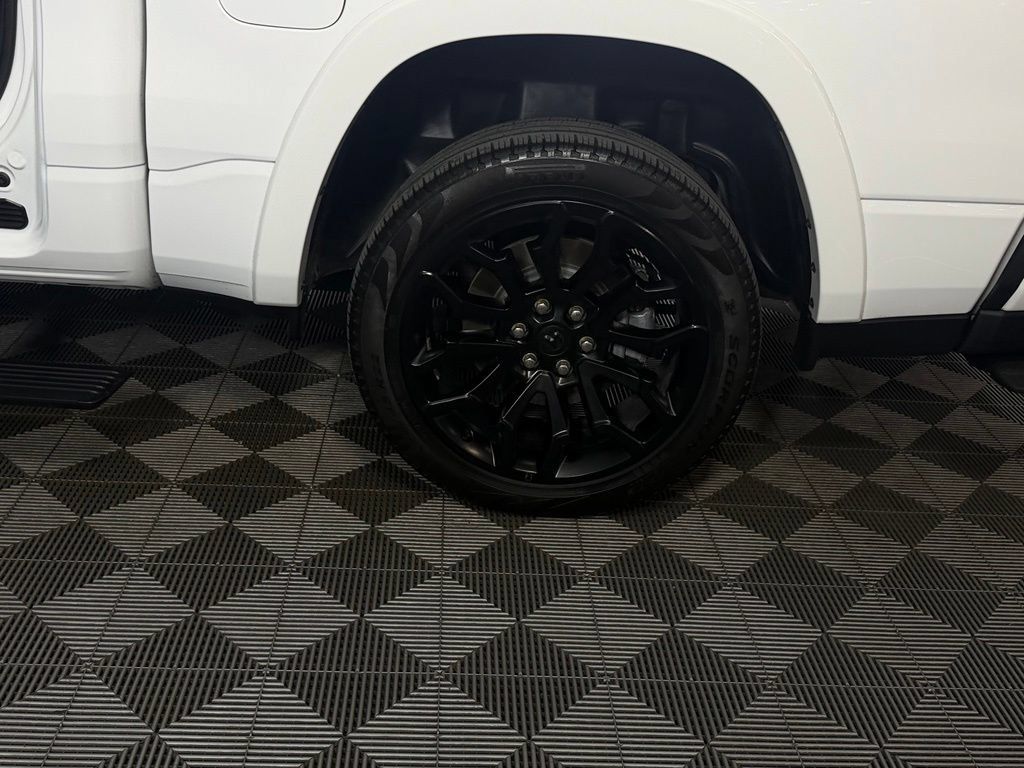 Used 2025 RAM 1500 Limited AWD/4WD image 12