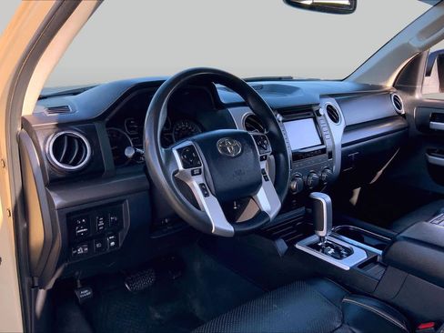 Used 2018 Toyota Tundra SR5 w/ SR5 Upgrade Package AWD/4WD image 16