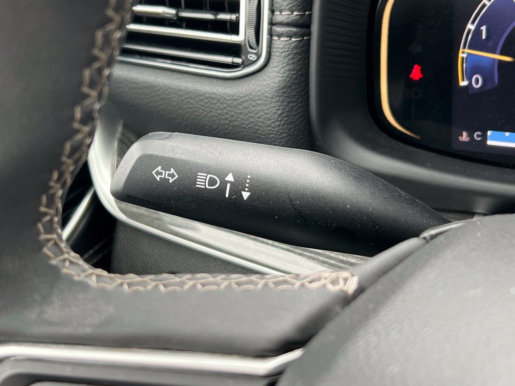 Used 2022 Jeep Wagoneer Series III AWD/4WD image 32