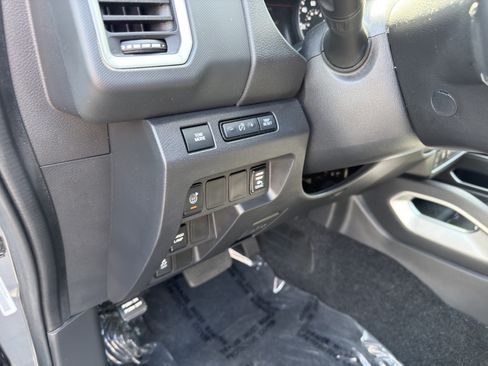 Used 2024 Nissan Frontier SV w/ SV Convenience Package RWD image 27