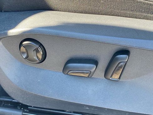 Used 2022 Volkswagen Tiguan SE image 13