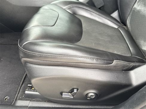 Used 2021 Jeep Cherokee Latitude Plus image 13