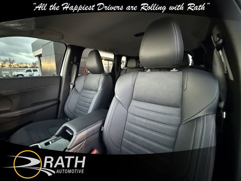 New 2025 Mitsubishi Outlander SE image 13