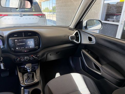 Used 2025 Kia Soul LX w/ LX Technology Package FWD image 33