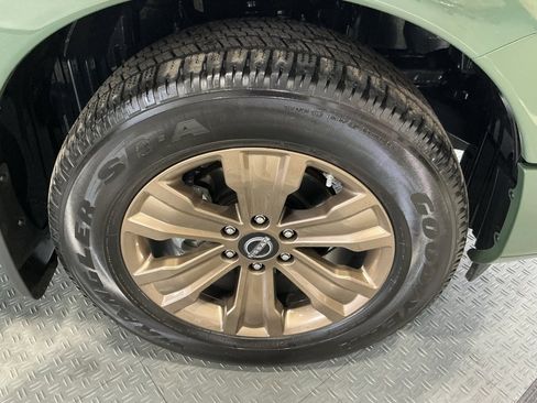 Used 2024 Nissan Titan SV w/ SV Bronze Edition Package image 36