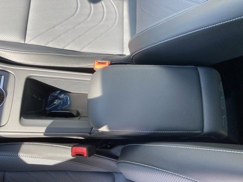 New 2025 Volkswagen Tiguan SE image 38