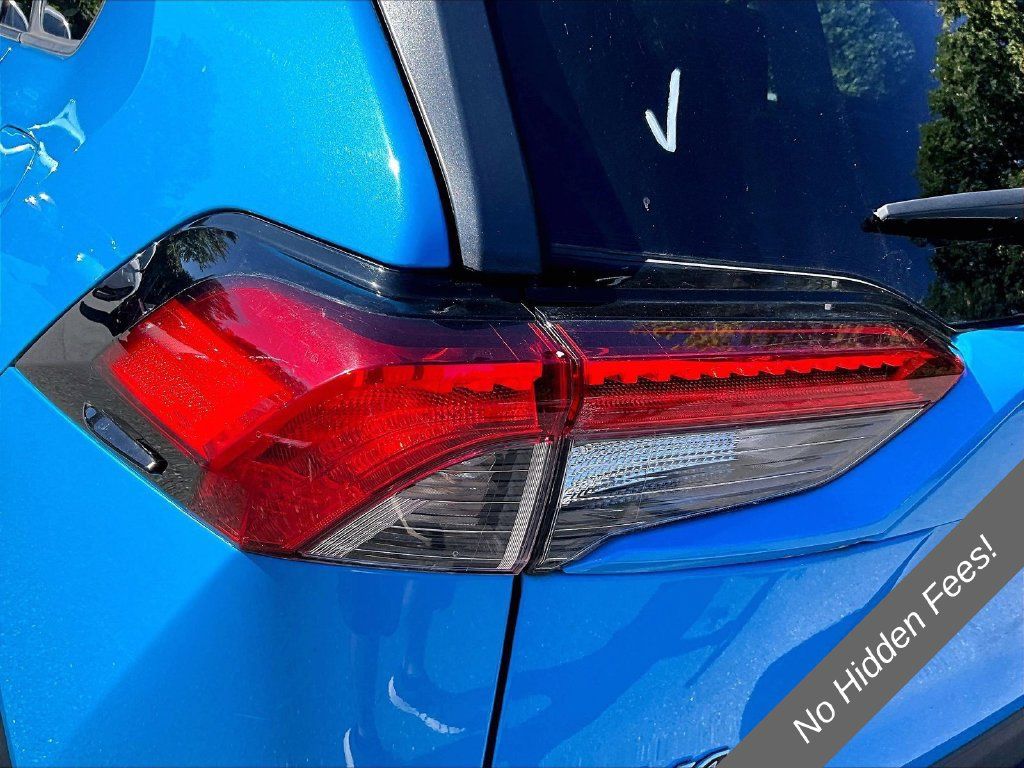 Used 2020 Toyota RAV4 LE w/ All Weather Liner Package AWD/4WD image 27