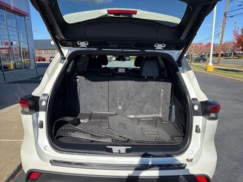 Used 2021 Toyota Highlander XSE image 28