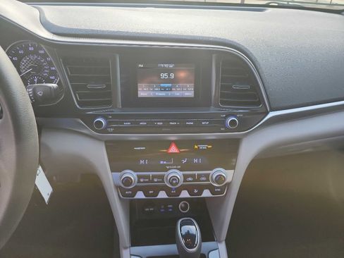 Used 2020 Hyundai Elantra SE image 23