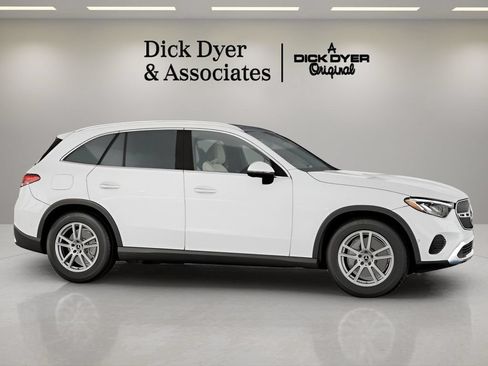 Used 2026 Mercedes-Benz GLC 300 image 4