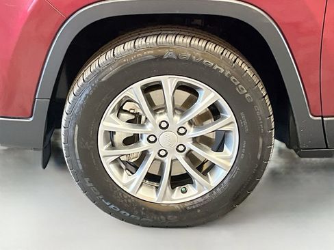Used 2021 Jeep Cherokee Latitude Lux w/ Sun & Sound Group AWD/4WD image 30
