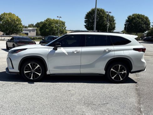 Used 2022 Toyota Highlander XSE AWD/4WD image 19