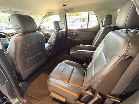 Used 2021 Chevrolet Traverse RS FWD image 24