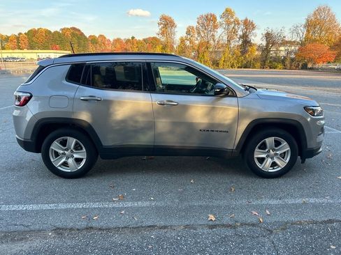 Used 2022 Jeep Compass Latitude image 7