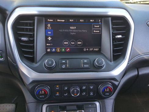 Used 2023 GMC Acadia SLT image 22