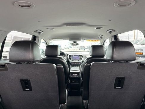 Used 2021 GMC Acadia SLT w/ Elevation Edition image 24