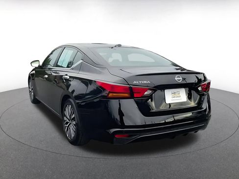 Used 2025 Nissan Altima 2.5 SV image 11