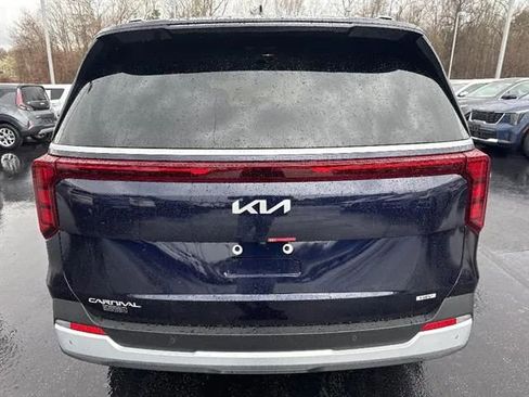 New 2026 Kia Carnival EX FWD image 5