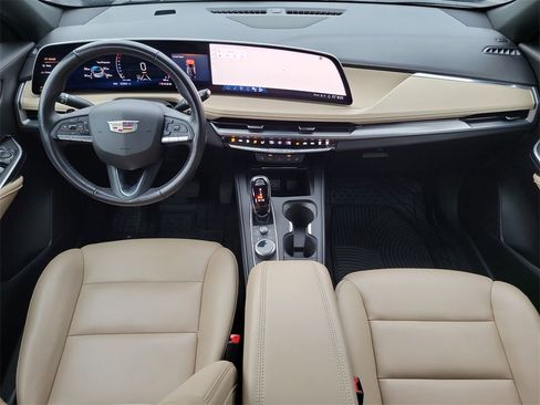 Certified 2024 Cadillac XT4 Luxury w/ Cold Weather Package image 18