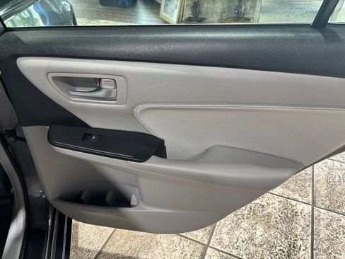 Used 2015 Toyota Camry XLE image 19