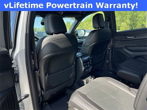 New 2025 Jeep Grand Cherokee L Altitude image 16