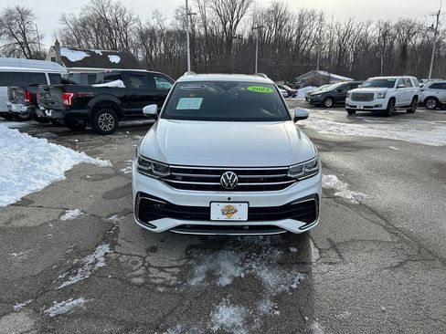 Used 2023 Volkswagen Tiguan SEL R-Line image 2