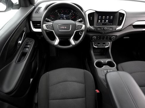 Used 2024 GMC Terrain SLE image 12