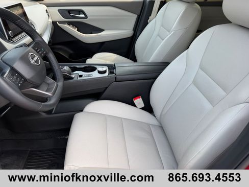 Used 2025 Nissan Rogue SV w/ SV Premium Package AWD/4WD image 10