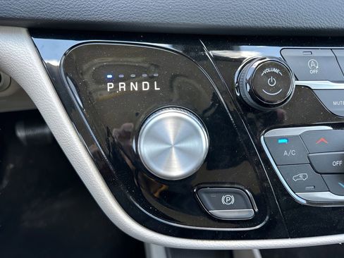 Used 2023 Chrysler Voyager LX image 16