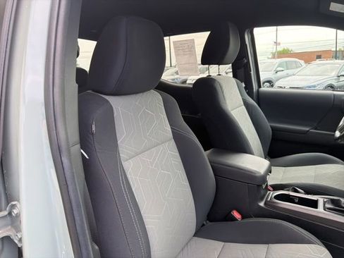 Used 2023 Toyota Tacoma TRD Sport AWD/4WD image 37
