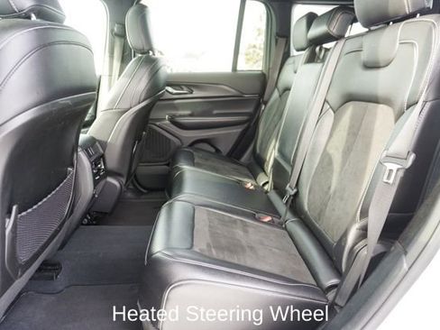 Used 2023 Jeep Grand Cherokee Altitude image 8