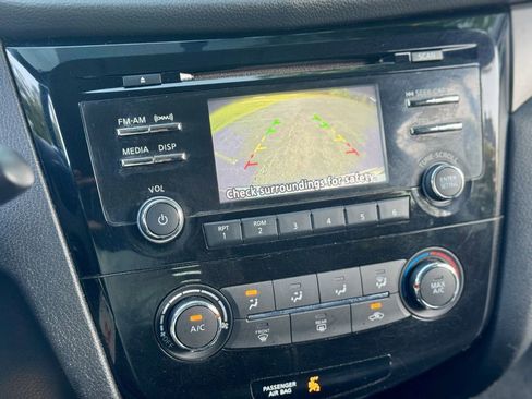 Used 2016 Nissan Rogue S FWD image 12