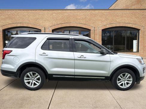 Used 2019 Ford Explorer XLT AWD/4WD image 2