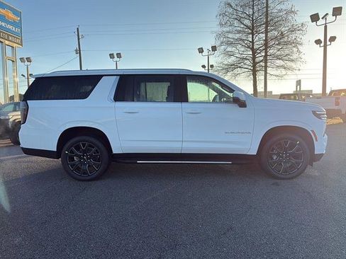 New 2026 Chevrolet Suburban LT w/ Comfort Package image 8