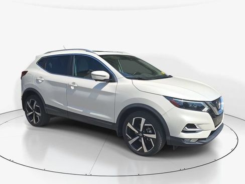Used 2022 Nissan Rogue Sport SL w/ Premium Package FWD image 3