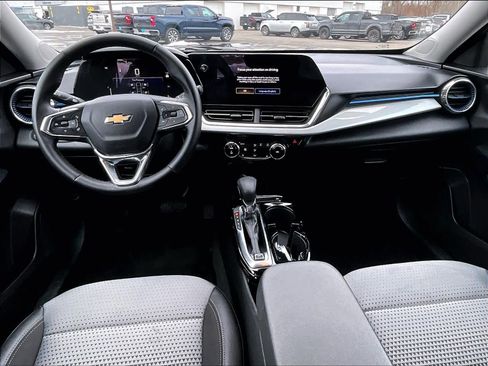 Used 2025 Chevrolet Trax LT w/ LT Convenience Package image 20