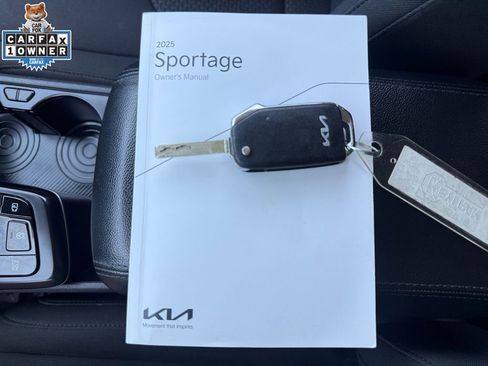 Certified 2025 Kia Sportage LX AWD/4WD image 31