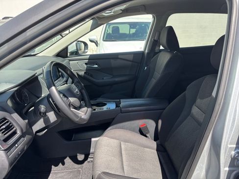 Used 2025 Nissan Rogue SV FWD image 29
