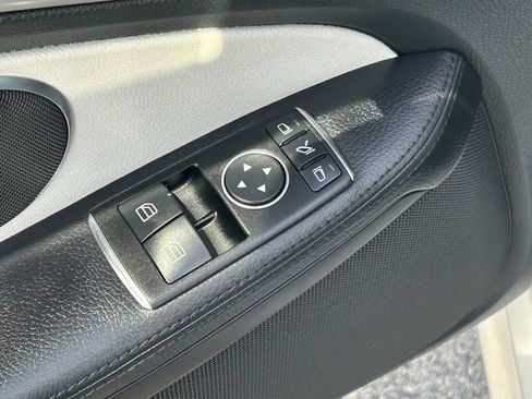 Used 2013 Mercedes-Benz SLK 250 image 13