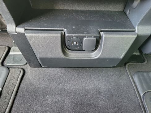 Used 2025 Ford F150 XLT w/ Equipment Group 301A Standard AWD/4WD image 17