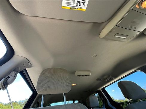 Used 2018 Dodge Grand Caravan SE w/ UConnect Hands-Free Group image 20