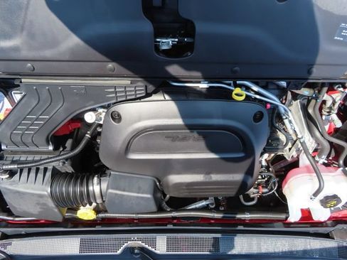 Used 2025 Chrysler Pacifica Select FWD image 13