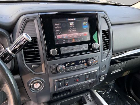 Used 2024 Nissan Titan SV w/ SV Convenience Package RWD image 6