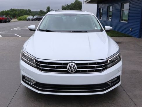 Used 2017 Volkswagen Passat 1.8T SE FWD image 4