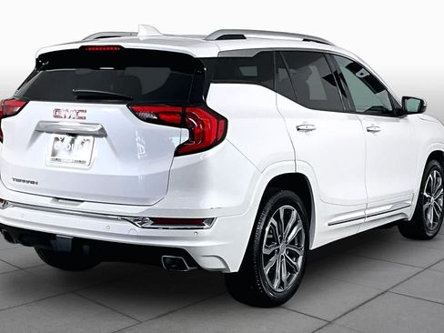 Used 2020 GMC Terrain Denali w/ Denali Premium Package FWD image 12