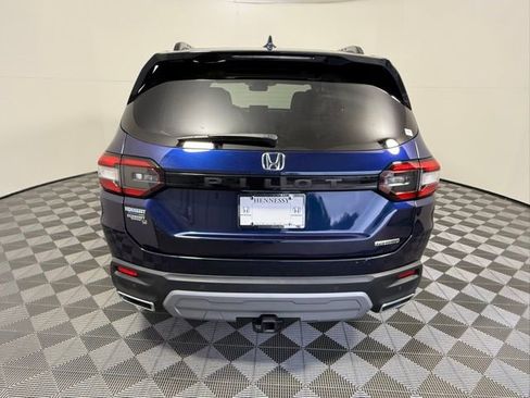 Used 2023 Honda Pilot Touring image 5