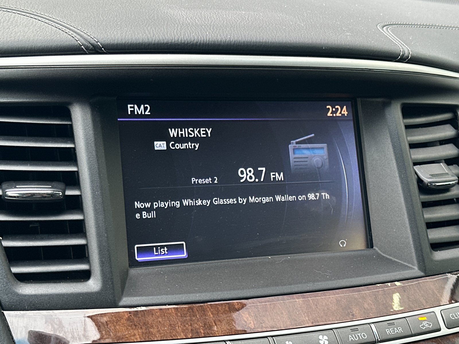 Used 2016 INFINITI QX60 Luxe w/ Deluxe Technology Package AWD/4WD image 19