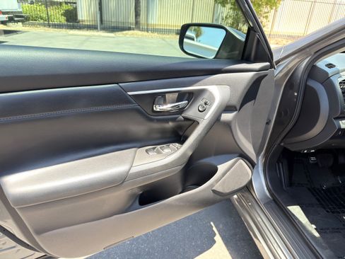 Used 2017 Nissan Altima 2.5 SR w/ Midnight Edition Package FWD image 21