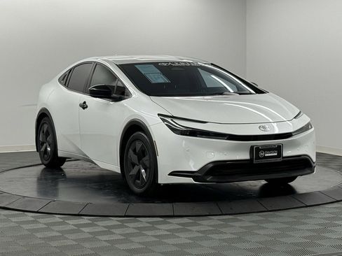 Used 2024 Toyota Prius LE image 5